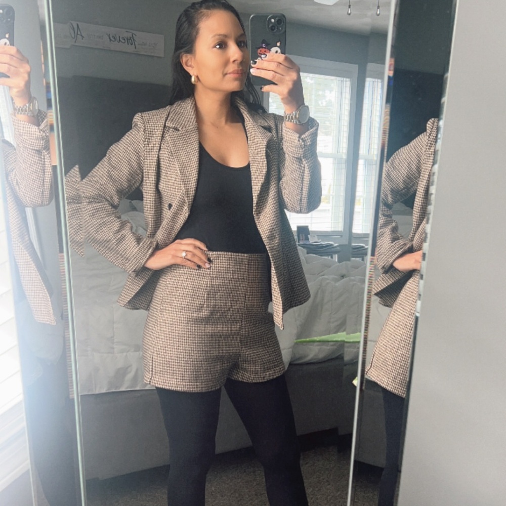 Two piece suit - Picture 3 of 3